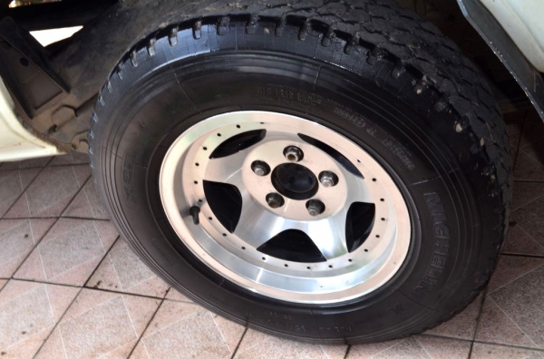 แม็กซ์พร้อมยาง 14'' 5รู 114.3 สภาพสวย 4ล้อ 3,800.-