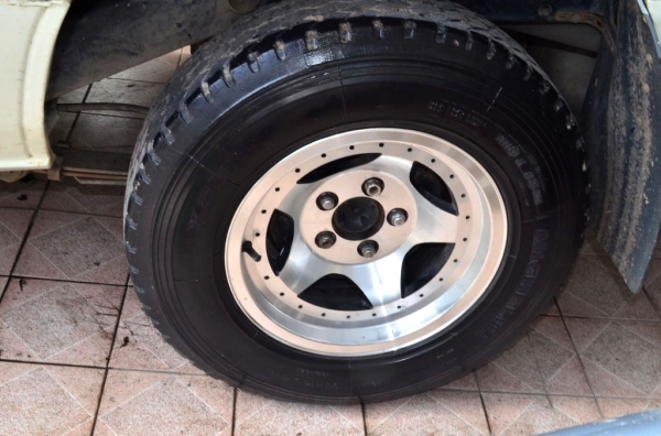 แม็กซ์พร้อมยาง 14'' 5รู 114.3 สภาพสวย 4ล้อ 3,800.-