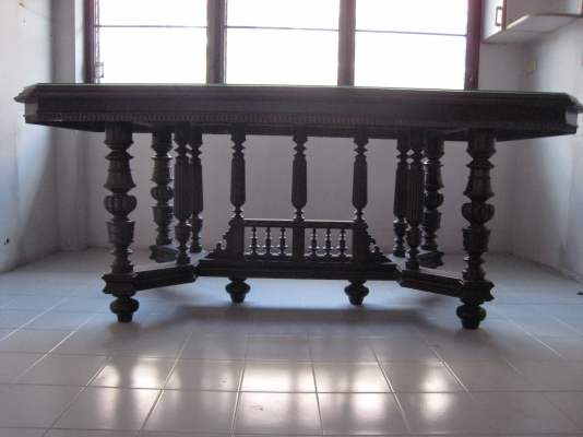 ขายโต๊ะโบราณเกือบร้อยปี ขากลึงเกลียวลอย