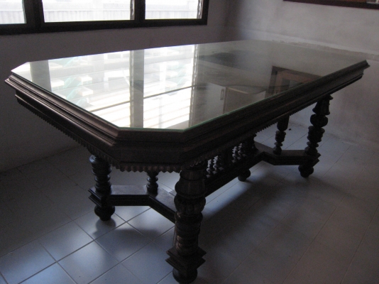 ขายโต๊ะโบราณเกือบร้อยปี ขากลึงเกลียวลอย