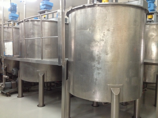 ขายถังสแตนเลส(เกรด 316) พร้อมใบกวน 2 ใบ ขนาด 4,000 ลิตร มอเตอร์ขับของเยอรมัน พร้อมใช้งานทุกตัวครับ