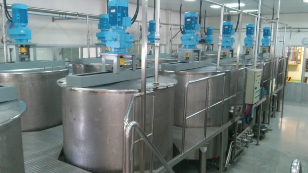 ขายถังสแตนเลส(เกรด 316) พร้อมใบกวน 2 ใบ ขนาด 4,000 ลิตร มอเตอร์ขับของเยอรมัน พร้อมใช้งานทุกตัวครับ