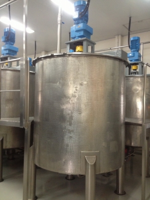 ขายถังสแตนเลส(เกรด 316) พร้อมใบกวน 2 ใบ ขนาด 4,000 ลิตร มอเตอร์ขับของเยอรมัน พร้อมใช้งานทุกตัวครับ