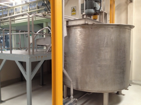 ขายถังสแตนเลส(เกรด 316) พร้อมใบกวน 2 ใบ ขนาด 4,000 ลิตร มอเตอร์ขับของเยอรมัน พร้อมใช้งานทุกตัวครับ