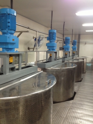 ขายถังสแตนเลส(เกรด 316) พร้อมใบกวน 2 ใบ ขนาด 4,000 ลิตร มอเตอร์ขับของเยอรมัน พร้อมใช้งานทุกตัวครับ