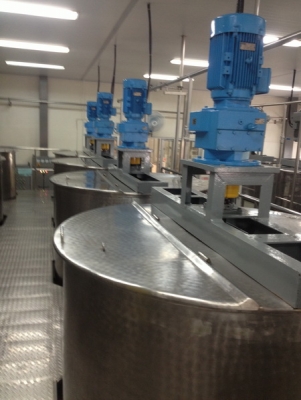 ขายถังสแตนเลส(เกรด 316) พร้อมใบกวน 2 ใบ ขนาด 4,000 ลิตร มอเตอร์ขับของเยอรมัน พร้อมใช้งานทุกตัวครับ