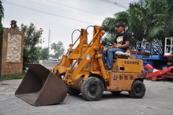 ขายรถตักเล็ก TOYOTA SG7  สภาพสวยเดิมจากญี่ปุ่น ขายถูกๆ68,000เท่านั้น!!