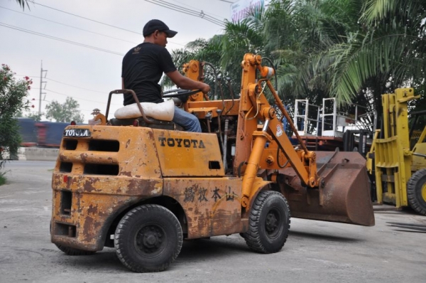 ขายรถตักเล็ก TOYOTA SG7  สภาพสวยเดิมจากญี่ปุ่น ขายถูกๆ68,000เท่านั้น!!