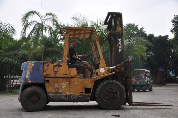 ขาย FORKLIFT TCM 4ตัน เสาสูง4เมตร  สภาพเดิมๆจากญี่ปุ่น 185,000เท่านั้น!!