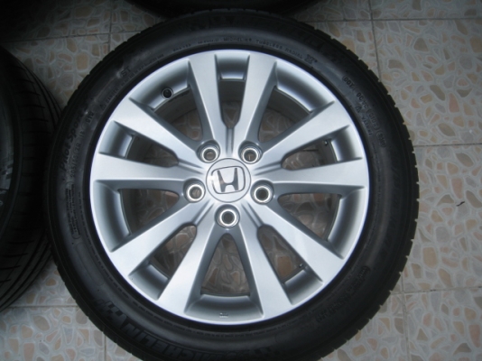 ขายล้อแม็ก Honda civic fb  16"x6.5" et45 5รู114.3 +ยางปี2412 สภาพสวยๆๆครับ ไม่มีคด ไม่มีดุ้งครับ  สนใจติดต่อเล็กคลองสามครับ (081-3747940)