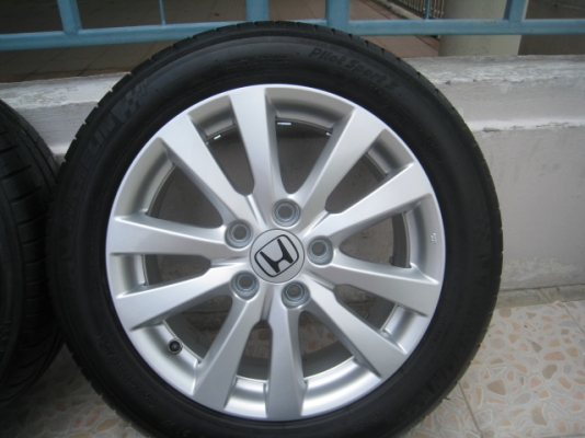 ขายล้อแม็ก Honda civic fb  16"x6.5" et45 5รู114.3 +ยางปี2412 สภาพสวยๆๆครับ ไม่มีคด ไม่มีดุ้งครับ  สนใจติดต่อเล็กคลองสามครับ (081-3747940)
