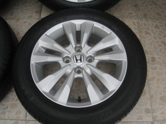 ขายล้อแม็ก Honda city ป้ายแดง 15"x5.5" et45 4รู100 + ยาง ปี 2113  สนใจติดต่อเล็กคลองสามครับ (081-3747940)