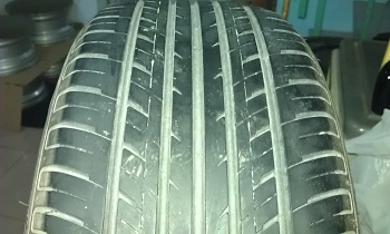 ยาง ดีสโตน 15/195/55 ปี12 ไม่เคยปะ ดอกลึก เสมอกันทุกเส้น ยาง ดีสโตน 15/195/55 ปี12 ไม่เคยปะ ดอกลึก เสมอกันทุกเส้น