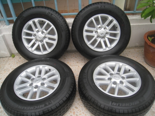 ขายล้อแม็ก Toyota fortuner ป้ายแดง 17"x7.5" et30 6รู139 + ยางปี2613 สภาพสวยครับ ตุ่มหน้ายางยังมองเห็นอยู่ครับ สนใจติดต่อเล็กคลองสามครับ (081-3747940)