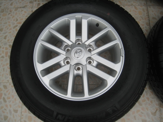 ขายล้อแม็ก Toyota fortuner ป้ายแดง 17"x7.5" et30 6รู139 + ยางปี2613 สภาพสวยครับ ตุ่มหน้ายางยังมองเห็นอยู่ครับ สนใจติดต่อเล็กคลองสามครับ (081-3747940)