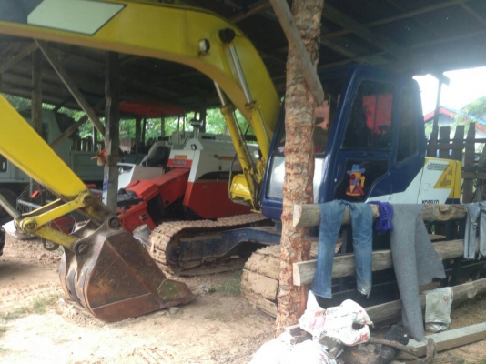 ขาย แบคโฮ สภาพดี KOBELCO MARK III SK-120  เครื่องเดิมปั๊มเดิม ไม่โหลด  แอร์เย็น บูมอาร์มสวยไม่ปะไม่ดาม ช่วงล่างเอวแน่นดี โรลเลอร์โซ่บูทใบแทรกสภาพดี  พร้อมใช้ พร้อมลุยงาน เอกสารสัญญาซื้อขาย ราคาต่อรองได้เด้อ พี่น้องครับ