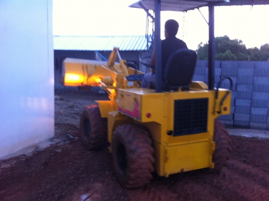 ขายรถตักเล็ก ครึ่งคิว แรงดี คล่องตัว แอวอ่อน