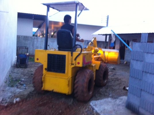 ขายรถตักเล็ก ครึ่งคิว แรงดี คล่องตัว แอวอ่อน