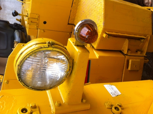 ขายรถตักเล็ก ครึ่งคิว แรงดี คล่องตัว แอวอ่อน