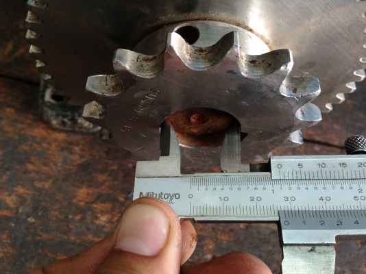 ขายมอเตอร์เกียร์ GTR 1/4 HP. 220 V 3สาย อัตราทด 1:200 เฉลี่ยเพลาออก 6 รอบต่อนาที โดยประมาณ สภาพสวย วิ่งนิ่ม พร้อมใช้งาน ยินดีแปลงไฟให้เป็น 380 V หรือจะต่อพ่วง คอนเดนเซอร์ เพื่อใช้ไฟบ้านก็ได้ครับ ขายมอเตอร์เกียร์ GTR 1/4 HP. 220 V 3สาย อัตราทด 1:200 เฉลี่ยเพลาออก 6 รอบต่อนาที โดยประมาณ สภาพสวย วิ่งนิ่ม พร้อมใช้งาน ยินดีแปลงไฟให้เป็น 380 V หรือจะต่อพ่วง คอนเดนเซอร์ เพื่อใช้ไฟบ้านก็ได้ครับ