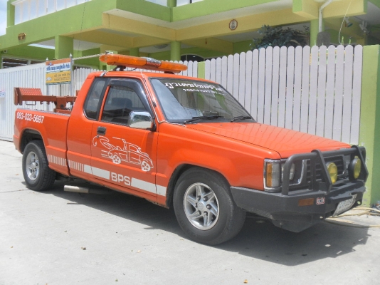 ขายรถยกลากจูง แบบช้อนล้อพร้อมอุปกรณ์ครบชุด ชุดยกใส่ลูกปืนเพลาไว้ทุกจุดหมุน มีหัวไว้อัดจารบีพร้อม แข็งแรงมาก   เครื่อง 1J ระบบเบรค ดิสเบรก4ล้อ ล้อกระทะผ่าชุบโครเมี่ยมขอบ15&rdquo; เพลาท้ายTROOPER  ติดแก๊ส LPG/2ถังใหญ่ไว้ใต้ท้องรถ มีแผ่นเหล็กปิดกันกระแทกเรีย