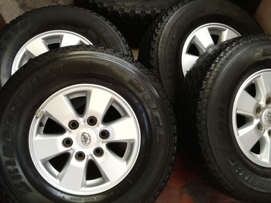 ขายล้อวีโก้พรีรันเนอร์ตัวใหม่ 6 รู ขอบ15 พร้อมยาง ....... สวยๆ เชิญครับ