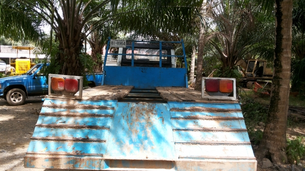 ขายหางบรรทุกท้ายลาด