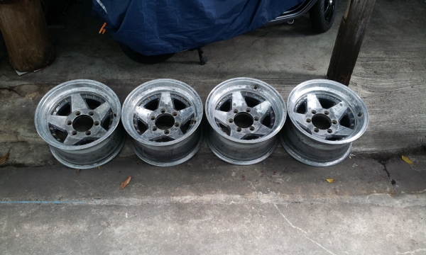 ขายล้อแม็ก ขอบ15  6รู  ลายแนวเรโท