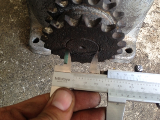 ขายมอเตอร์เกียร์ GTR 220 V 3 สาย อัตราทด 1:40 วิ่งนิ่ม พร้อมใช้งาน แปลงให้เป็น 380 V ได้ครับ หรือพ่วง คอนเดนเซอร์ เพื่อใช้ไฟบ้าน 220 V ก็ได้ครับ รับประกันคุณภาพ