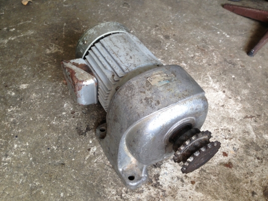 ขายมอเตอร์เกียร์ GTR 220 V 3 สาย อัตราทด 1:40 วิ่งนิ่ม พร้อมใช้งาน แปลงให้เป็น 380 V ได้ครับ หรือพ่วง คอนเดนเซอร์ เพื่อใช้ไฟบ้าน 220 V ก็ได้ครับ รับประกันคุณภาพ