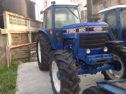 ขายรถไถ Ford7910 นำเข้าไม่เคยผ่านงานในประเทศ ราคาไม่แพง