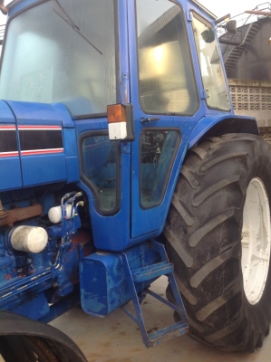 ขายรถไถ Ford7910 นำเข้าไม่เคยผ่านงานในประเทศ ราคาไม่แพง