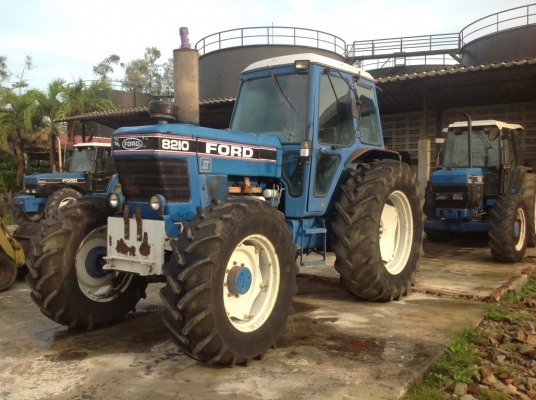 ขายรถไถ Ford 8210 ราคามิตรภาพ น่าใช้งาน