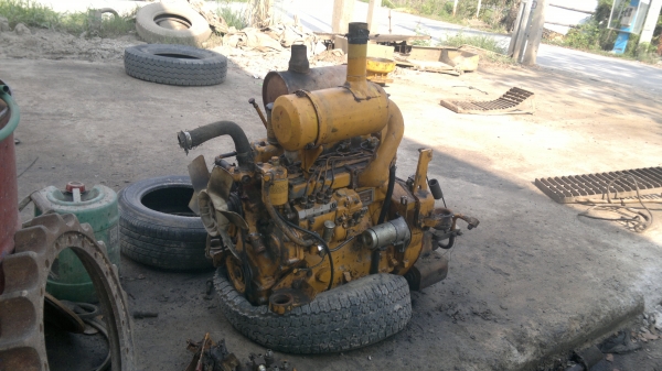 ขายครับ เครื่องแทร็กเตอร์  KOMATSU D2-5  4D94-2 สนใจโทรสอบถามได้นะครับ