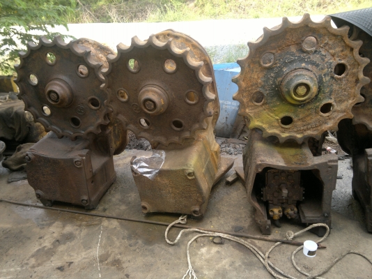 ขายครับ ตัวเดิน KOMATSU PC200-1 กับ PC200-2 สภาพสวย