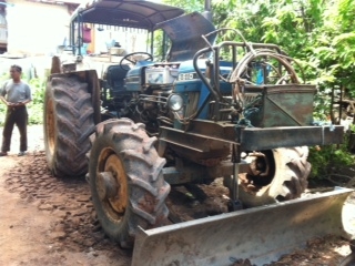 ฟอร์ด 6610 2เพลา เสื้อลาย มีทะเบียน ขาย 600000 บาท