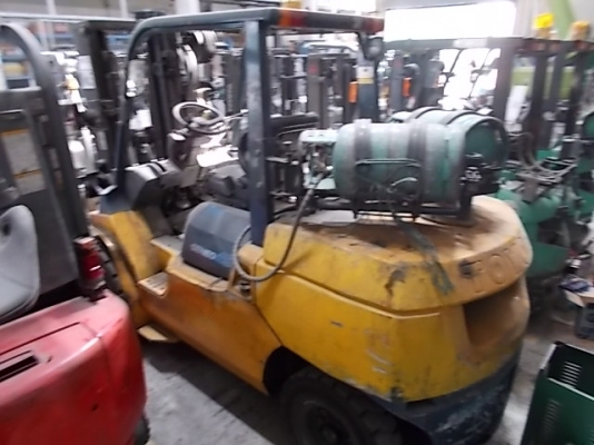 รถฟอร์คลิฟต์ (LPG+เบนซิน) ขนาด4.5ตัน TOYOTA รุ่น:02-7FG45 ซีเรียล:A7FGA50-30475 ปี:2004 เลื่อนแผงงาและทำงานในตู้ได้