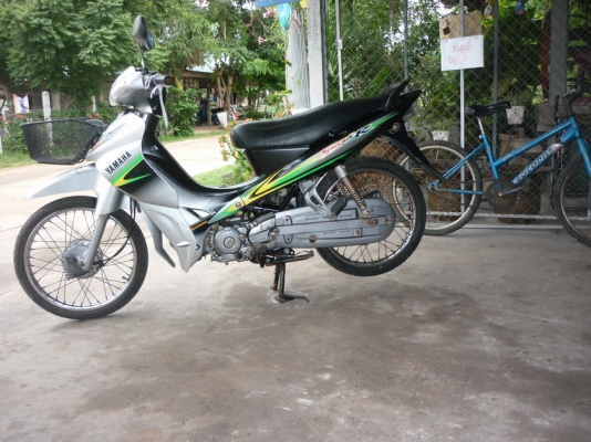 ยามาอ่า สปาร์ค r   9500 บาท