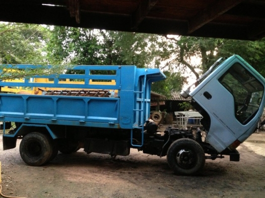 ขาย 6 ล้อ ISUZU 110  ด้ำ  รถเดิม ๆ