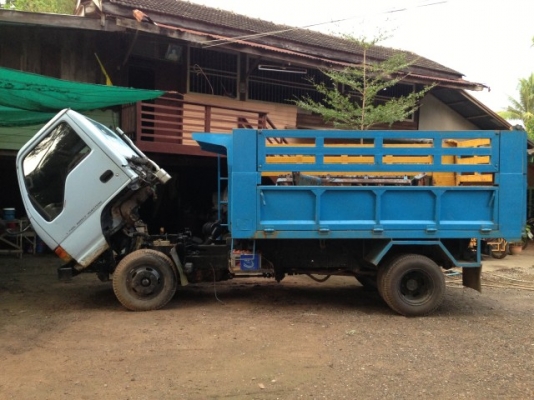 ขาย 6 ล้อ ISUZU 110  ด้ำ  รถเดิม ๆ