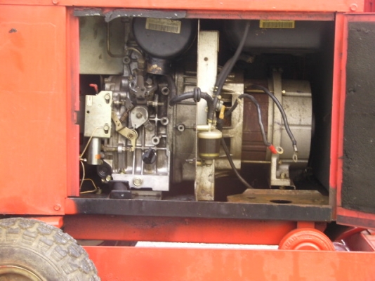 ไฟสนาม2ดวงเสาสูง4เมตรกำลังไฟ400วัตต่อดวงขายตามสภาพญี่ปุ่นแท้ยี่ห้อสุบารุเครื่องยนต์ดีเซลราคา45000บาท