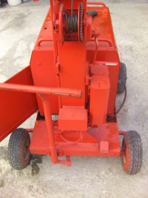 ไฟสนาม2ดวงเสาสูง4เมตรกำลังไฟ400วัตต่อดวงขายตามสภาพญี่ปุ่นแท้ยี่ห้อสุบารุเครื่องยนต์ดีเซลราคา45000บาท