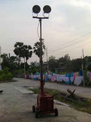 ไฟสนาม2ดวงเสาสูง4เมตรกำลังไฟ400วัตต่อดวงขายตามสภาพญี่ปุ่นแท้ยี่ห้อสุบารุเครื่องยนต์ดีเซลราคา45000บาท