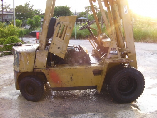 รถยกkomasu 2ตันรุ่น7เครื่องยนต์เบนซิลเสาสูง3เมตรขายตามสภาพของญี่ปุ่นราคา95,000บาท