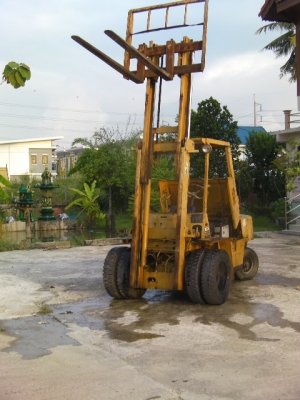 รถยกkomasu 2ตันรุ่น7เครื่องยนต์เบนซิลเสาสูง3เมตรขายตามสภาพของญี่ปุ่นราคา95,000บาท รถยกkomasu 2ตันรุ่น7เครื่องยนต์เบนซิลเสาสูง3เมตรขายตามสภาพของญี่ปุ่นราคา95,000บาท