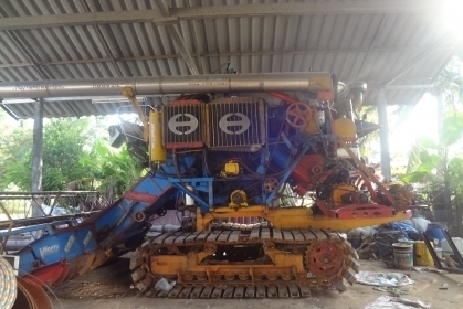 ขายเหมา รถเกี่ยวข้าว 2 คันอุ้ม1คัน ไม่อุ้ม1คัน