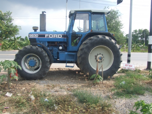 ขายรถไถนา  FORD เก่า (ญี่ปุ่น)สภาพ 90\% แอร์เย็นเจี็ยบ,สวยๆ