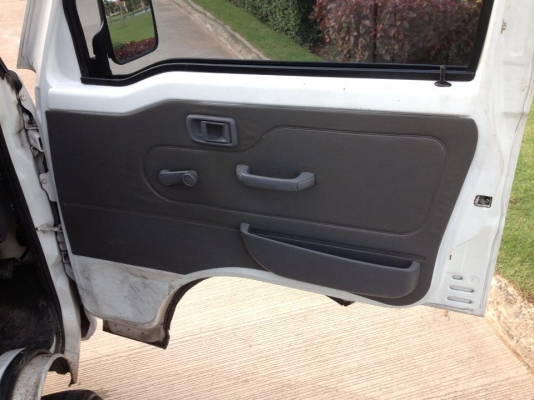 : s200c หลังคาสูง ตู้ประตู 3 ด้าน เกียร์ออโต้ ทำสีใหม่ ล้อแม็กยางใหม่ ทบ.พร้อมโอน