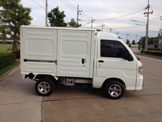 : s200c หลังคาสูง ตู้ประตู 3 ด้าน เกียร์ออโต้ ทำสีใหม่ ล้อแม็กยางใหม่ ทบ.พร้อมโอน