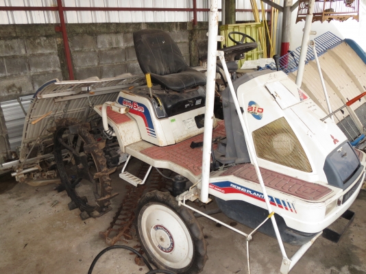 รถดำนั่งขับ Mitsubishi 6 แถว พร้อมหลังคา